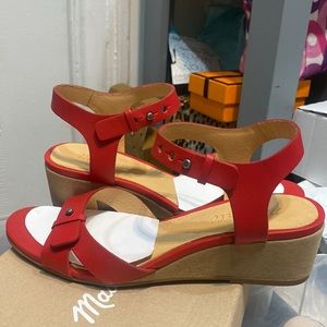 Collard stud wedge red Madewell sandals. Brand new